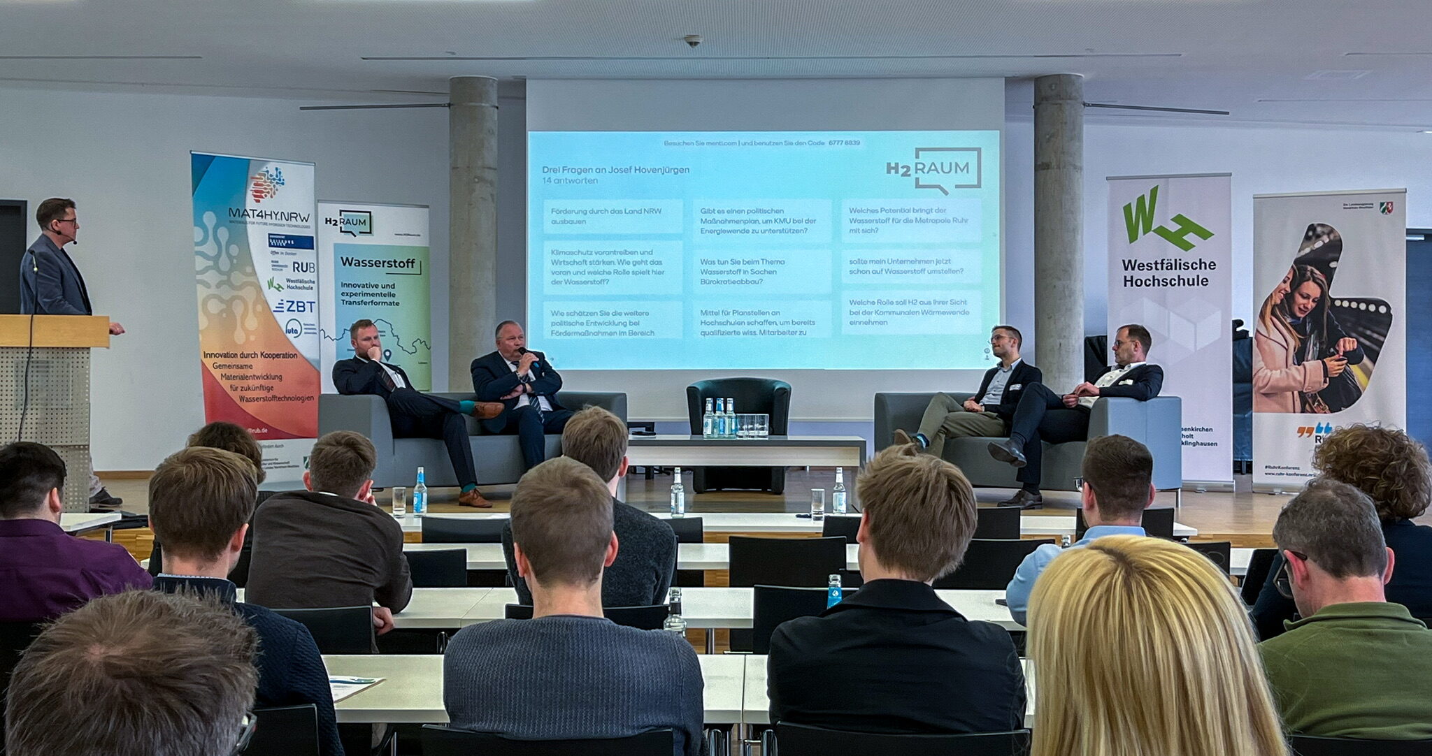 Interaktive Paneldiskussion des H2Raums mit Vertretern aus Politik, Wissenschaft, Mittelstand und Gesellschaft.