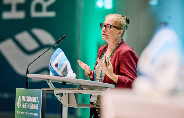 Prof. Dr. Doris Segets beim Tacheles Talk zum Thema Wasserstoffforschung an Rhein und Ruhr