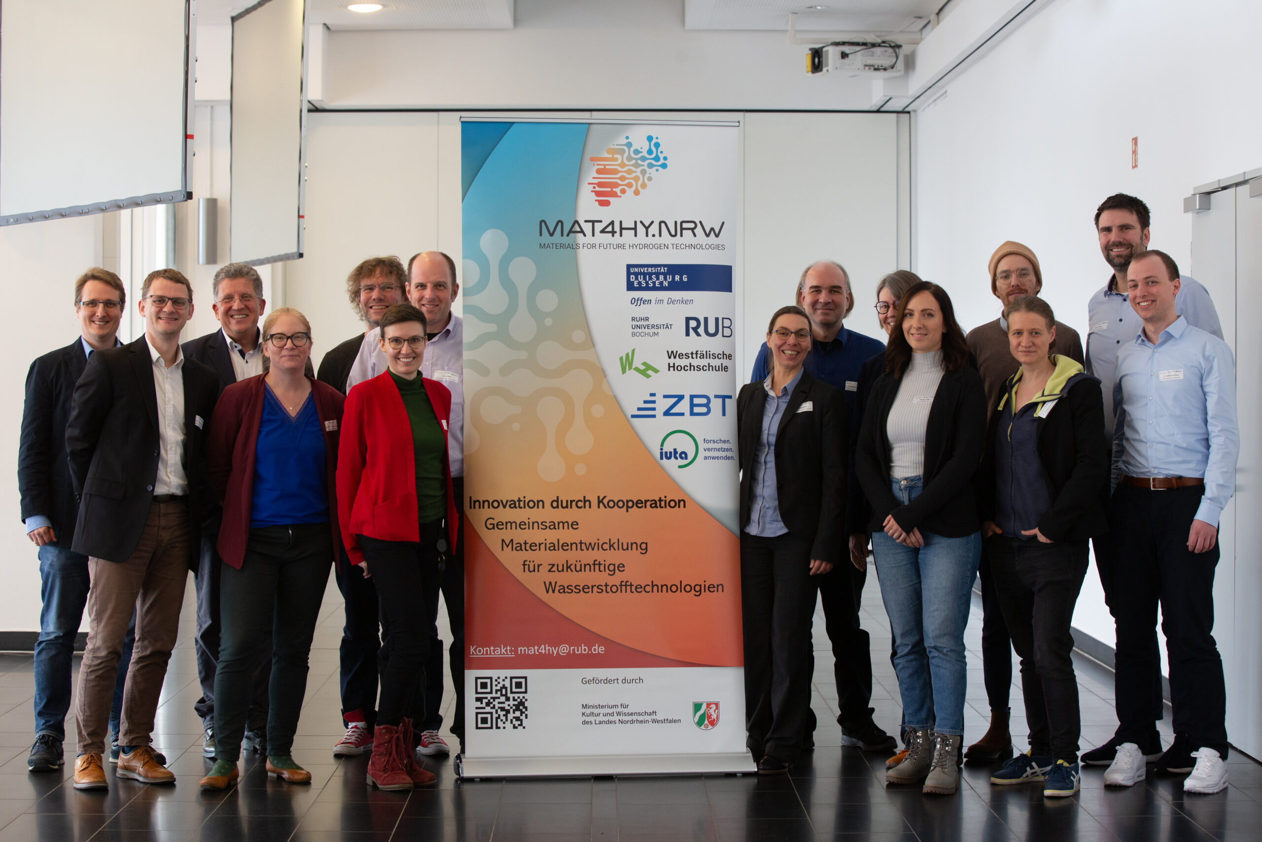 Gruppenbild der MAT4HY.NRW-Partner:innen